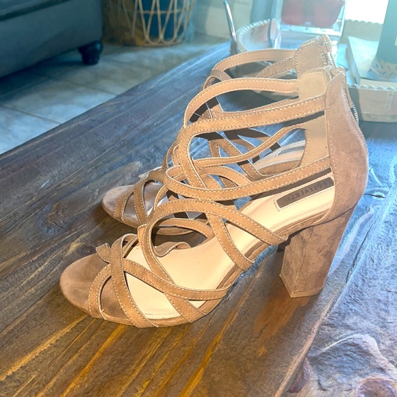 Tan High heels - Picture 2 of 4